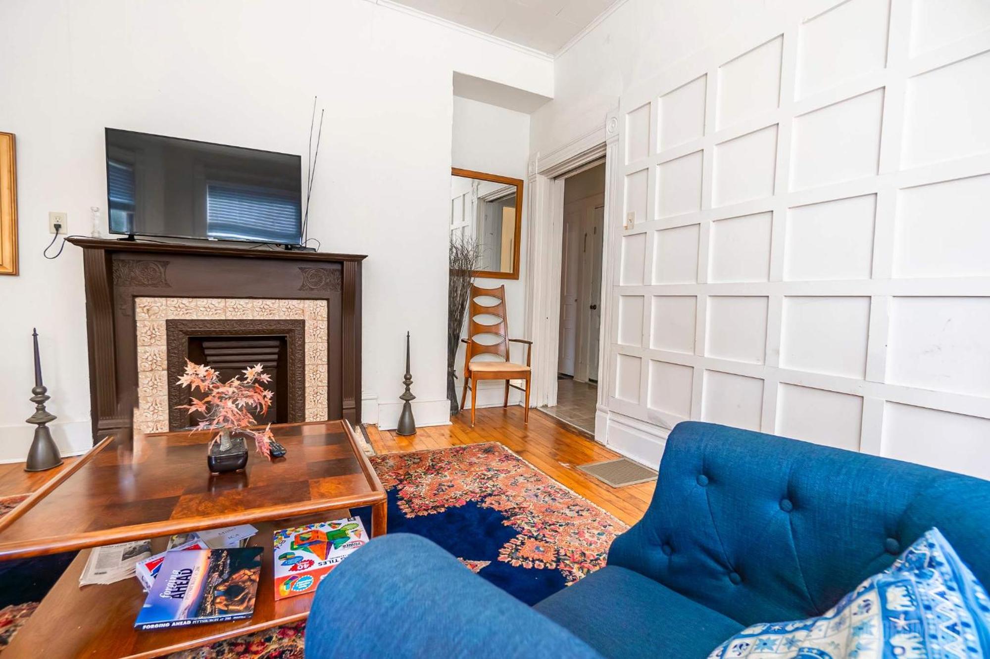 Step Back In Time Charming Victorian With Modern Amenities Apartamento Homestead