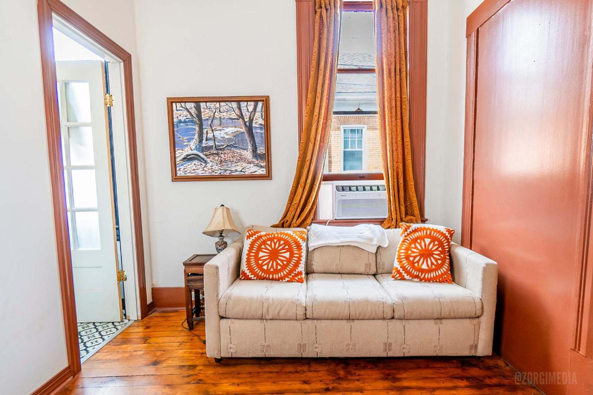 Apartamento Step Back In Time Charming Victorian With Modern Amenities Homestead