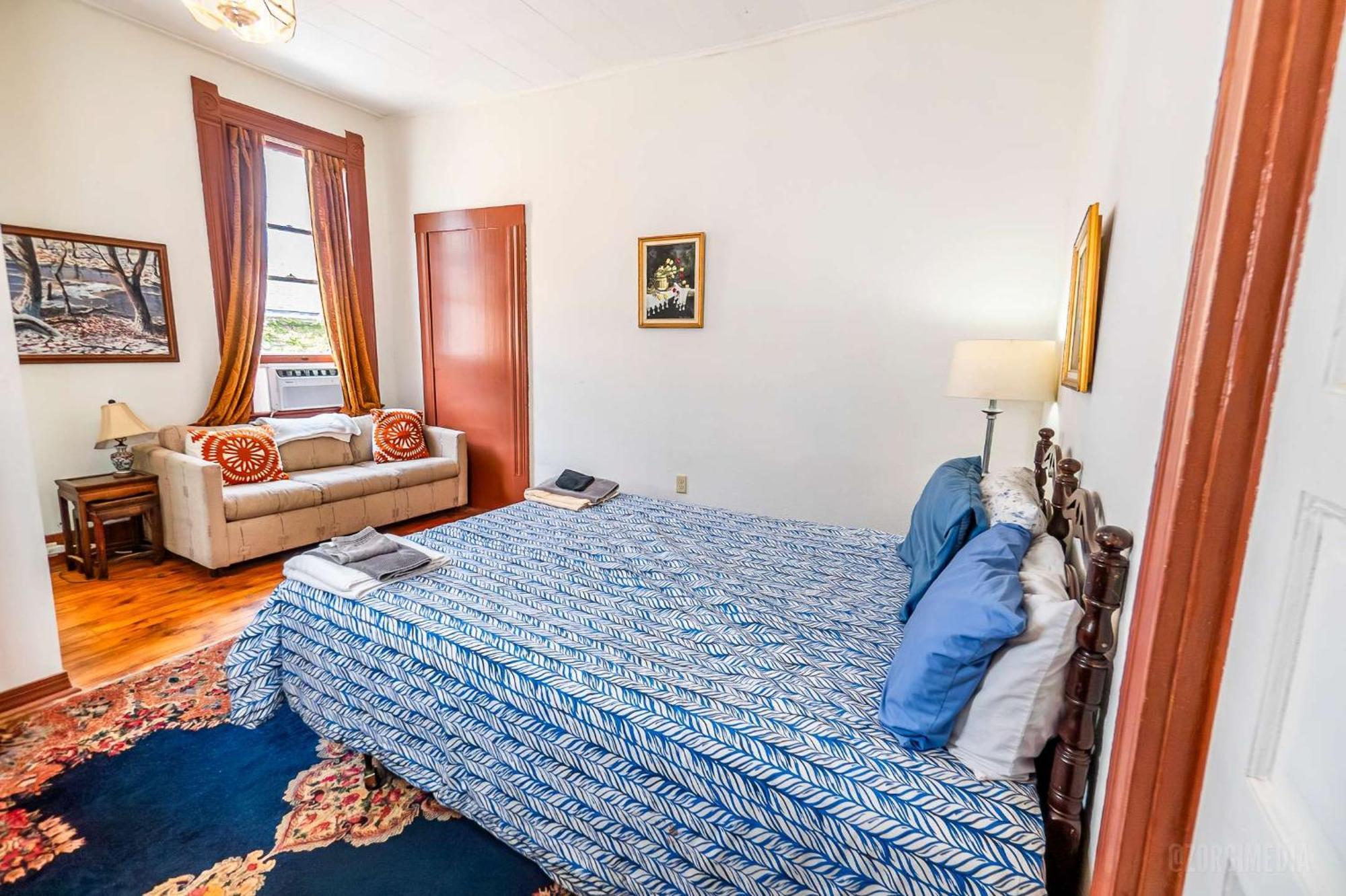 Step Back In Time Charming Victorian With Modern Amenities * Homestead